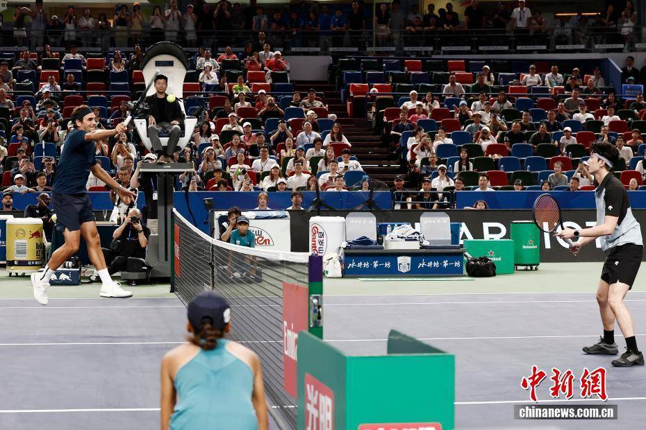 法国网球队逆转西班牙网球队，费德勒送出助攻